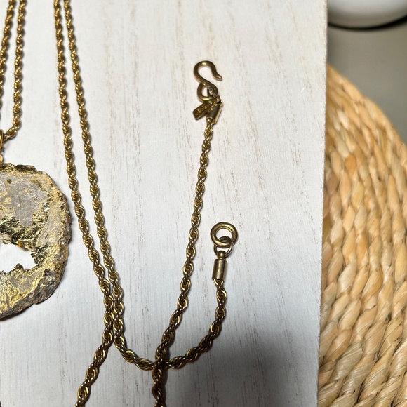 Vintage KJL Natural Geode Slice Agate Pendant Necklace with Gold Leaf accents - Picture 5 of 12